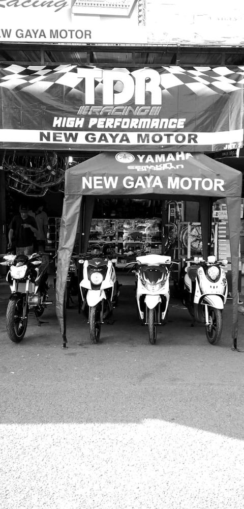 Toko New Gaya Motor dengan spanduk TDR Racing